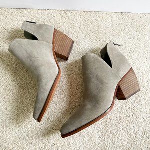 NWOT Vince Camuto Doralli Suede Block Heel Booties